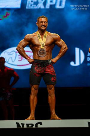 MEN'S PHYSIQUE 174